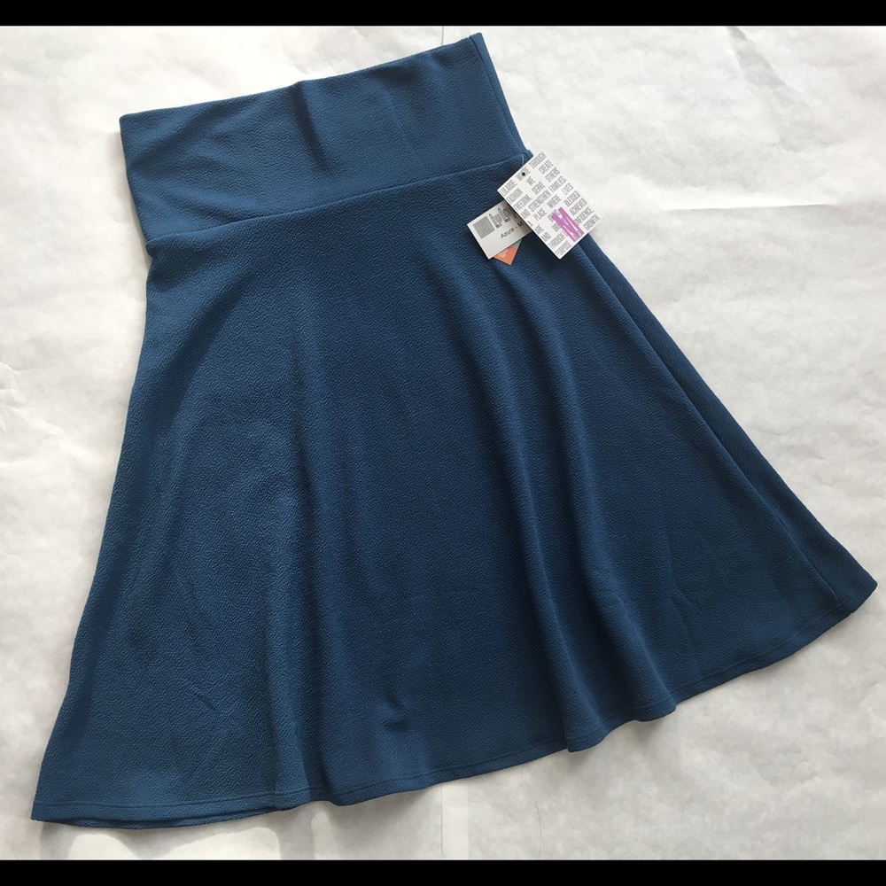 LuLaRoe AZURE Skirt. Medium. NWT